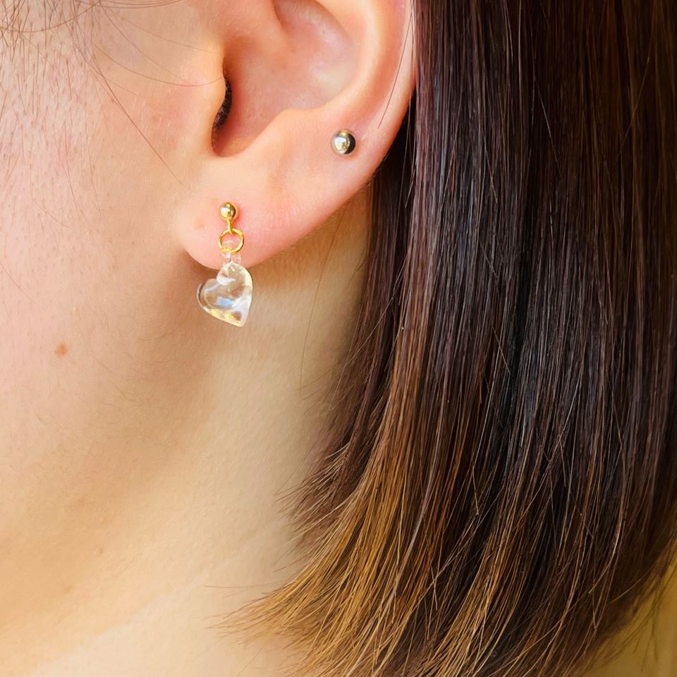 ガラスアクセサリー ハート クリア ピアス（金具シルバー） – iriser