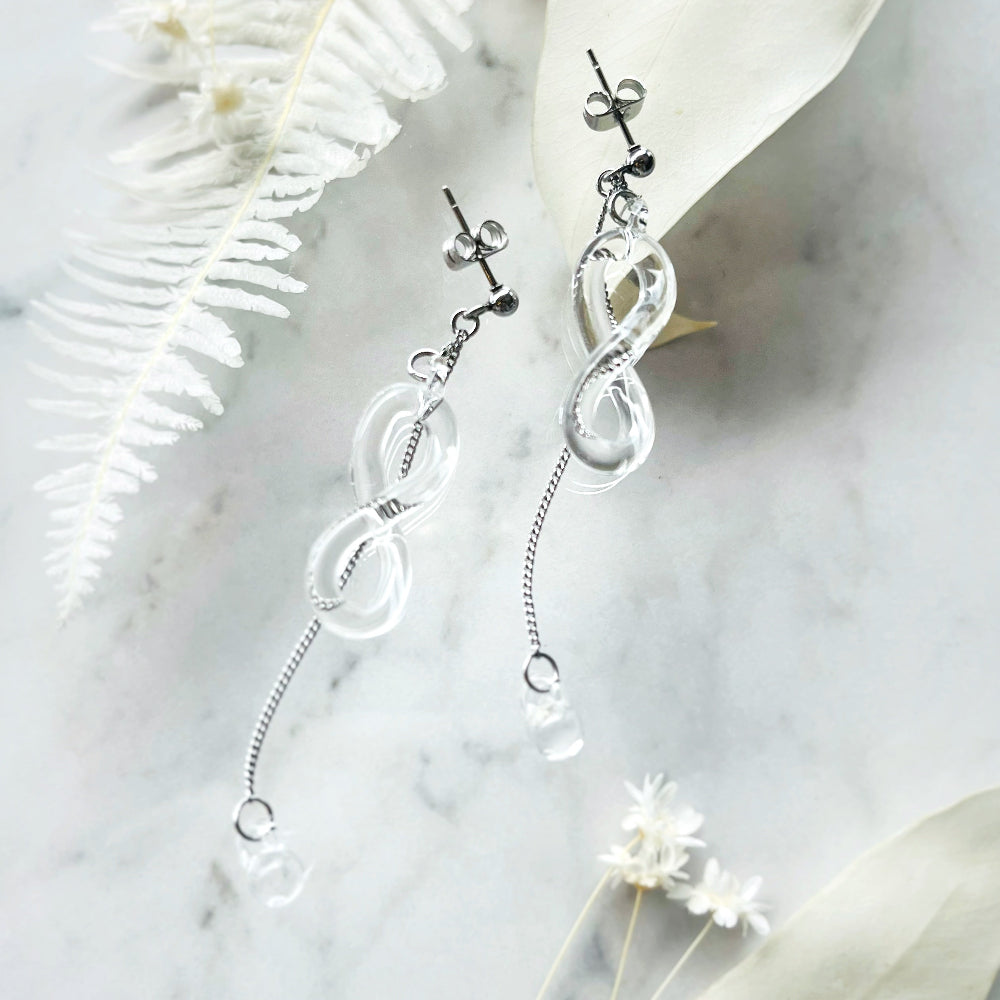 アンフィニ　クリア　ピアス