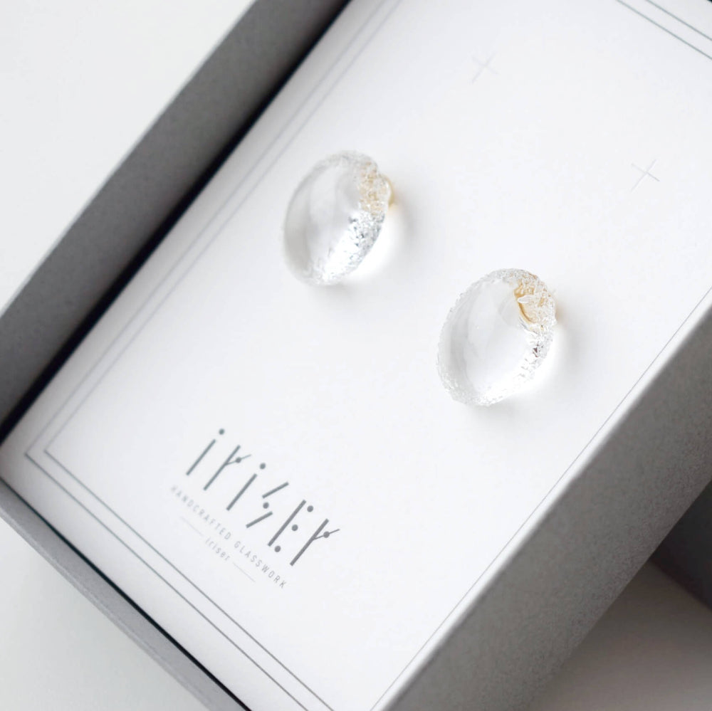 Claireピアス 台紙に固定してお届け