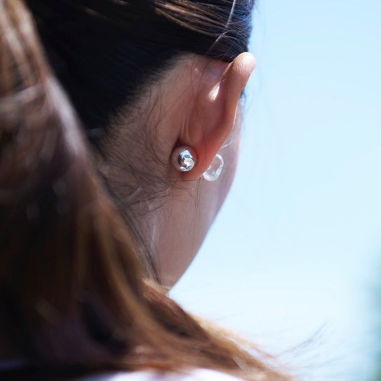 Gensekiピアス バックスタイルが特徴