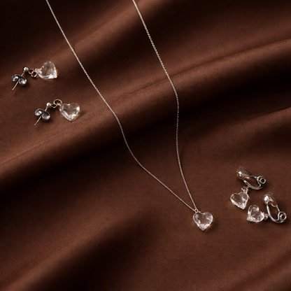 ハート　クリア　イヤリング（金具シルバー）